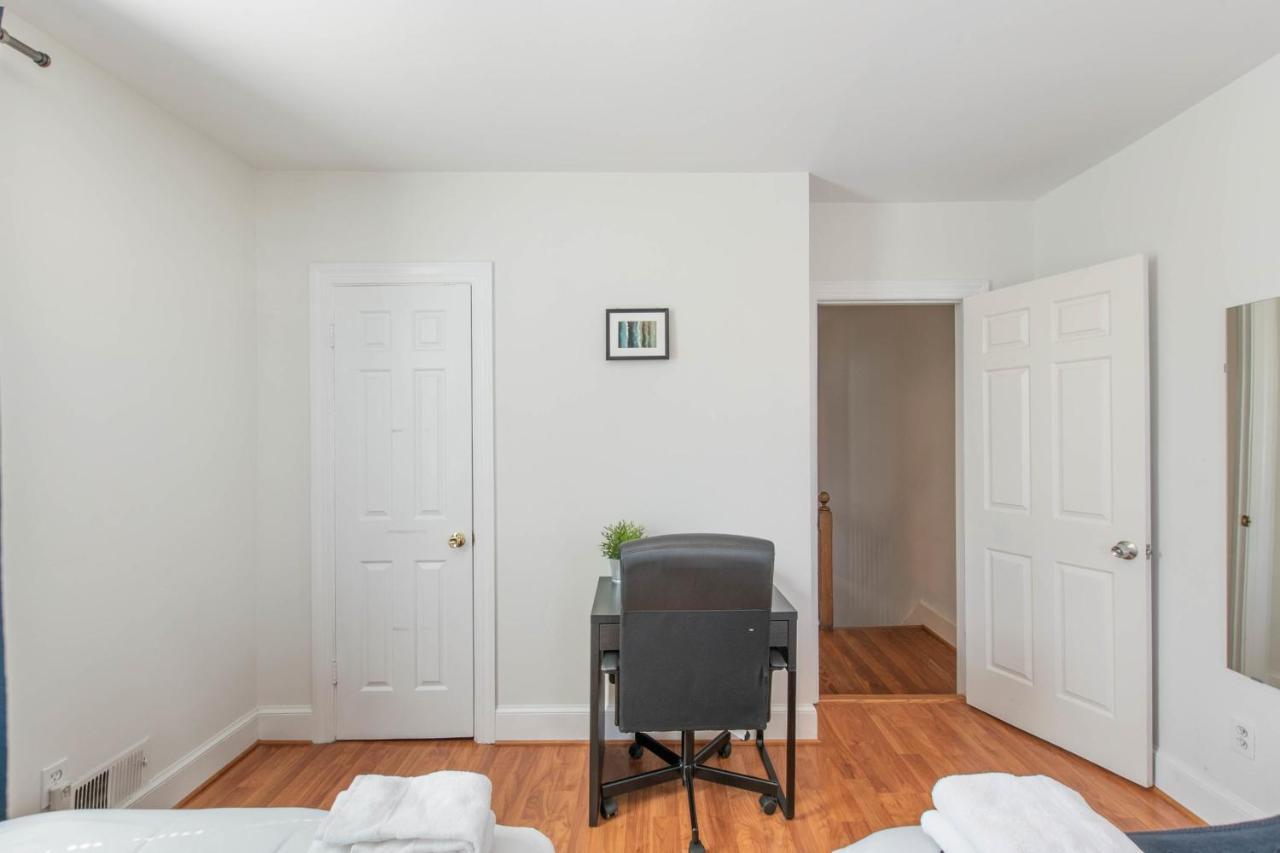 3Br Colonial House With Parking By Cozysuites Alexandria Exterior photo
